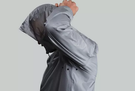 激光切割太陽(yáng)能充電夾克，未來(lái)感十足！